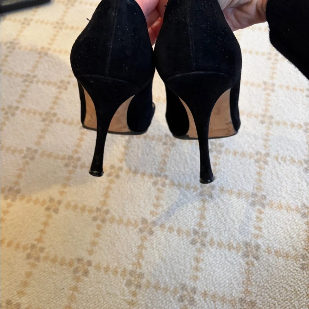 Manolo Blahnik Black Suede Pointed-Toe Stiletto Heels - Picture 2 of 3